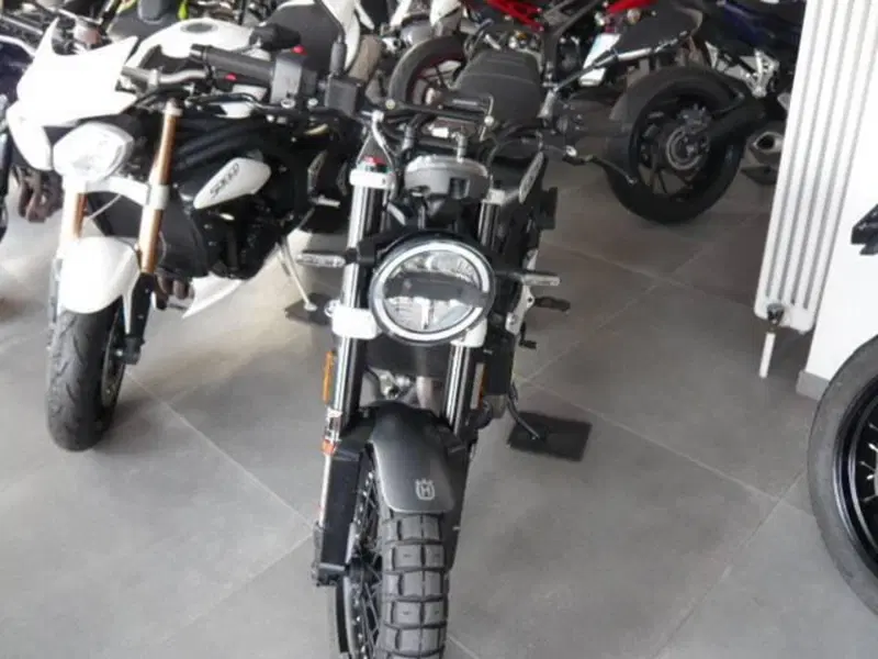 Husqvarna Svartpilen 401 (2021 - 23) (6)