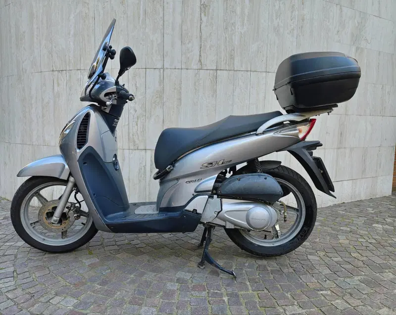 Honda SH 150 (2000 - 06) (2)
