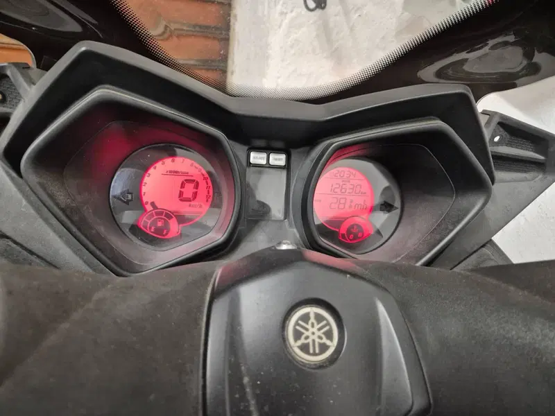Yamaha X-Max 250 (2014 - 16) (4)