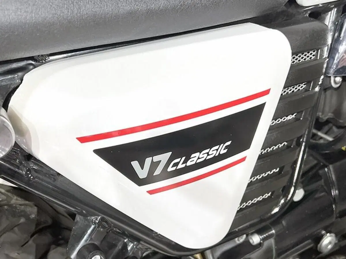 Moto Guzzi V7 Classic (2008 - 12) (4)
