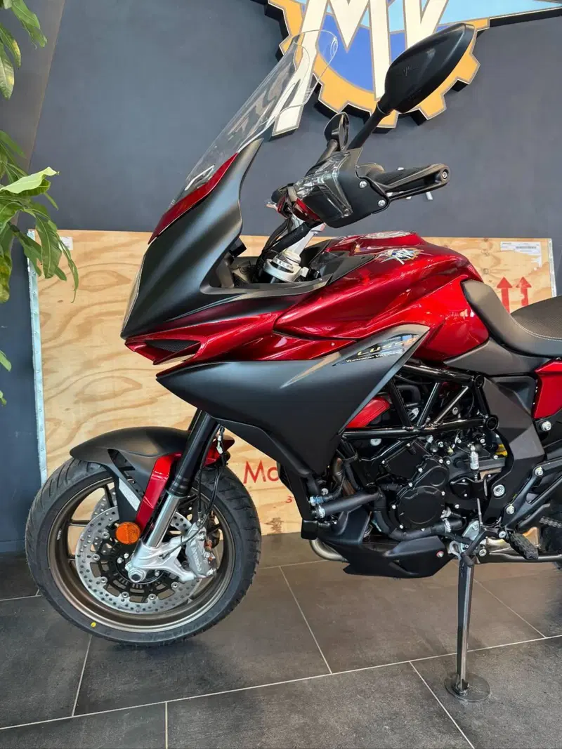 MV Agusta Turismo Veloce 800 Lusso SCS (2021 - 26) (3)