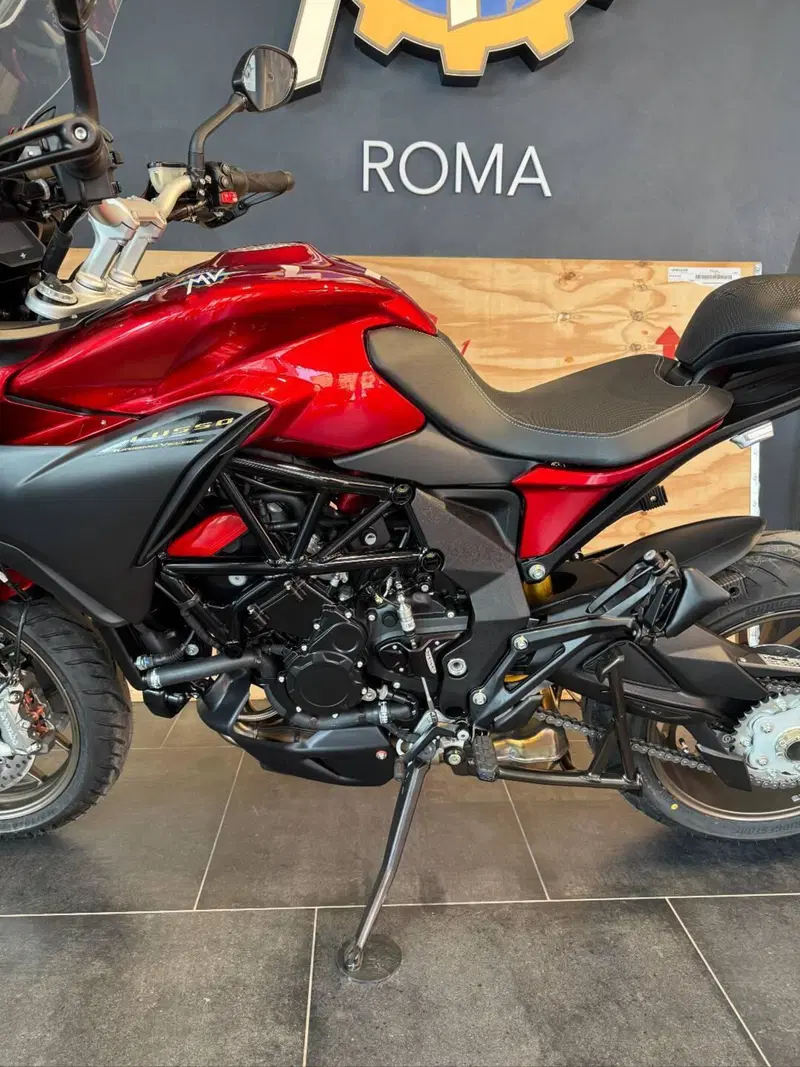 MV Agusta Turismo Veloce 800 Lusso SCS (2021 - 26) (4)