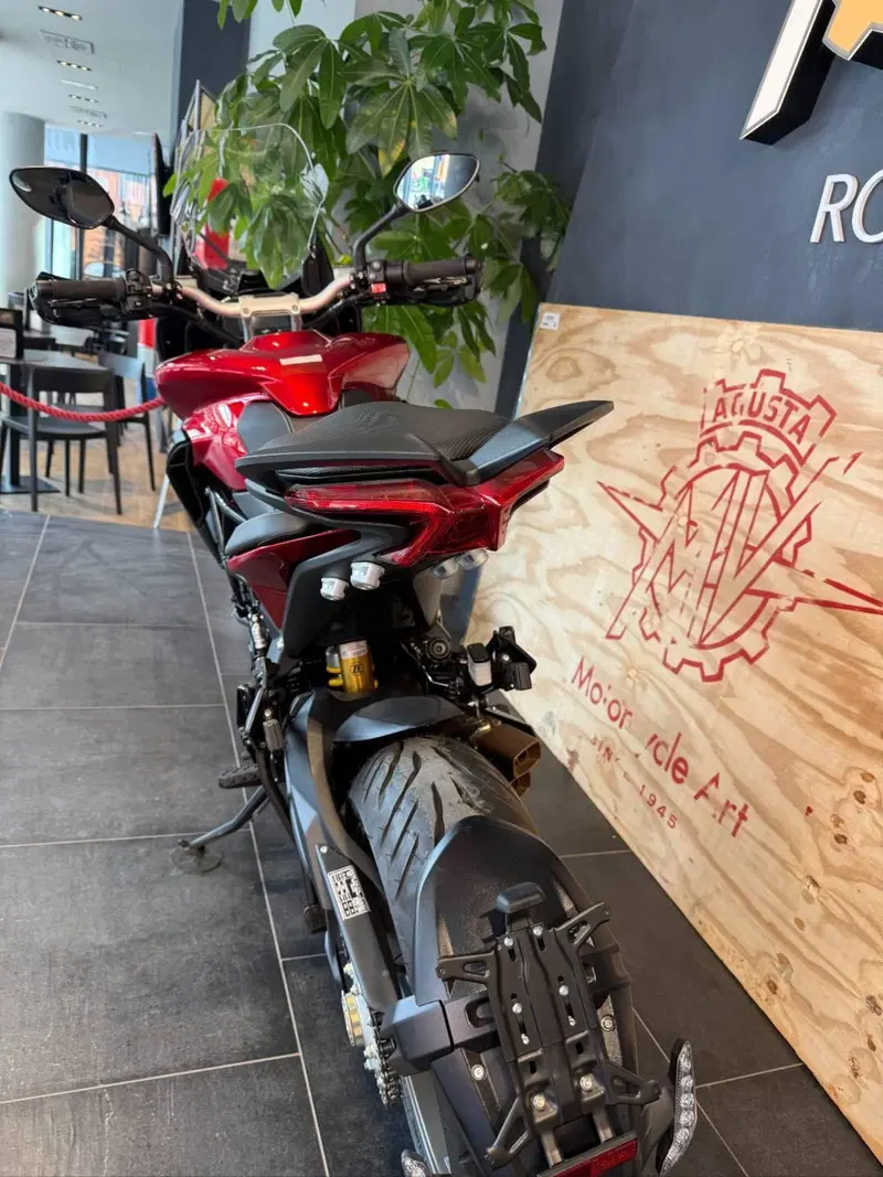 MV Agusta Turismo Veloce 800 Lusso SCS (2021 - 26) (10)