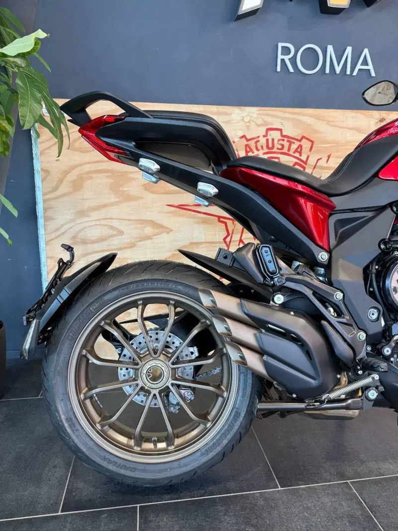 MV Agusta Turismo Veloce 800 Lusso SCS (2021 - 26) (6)