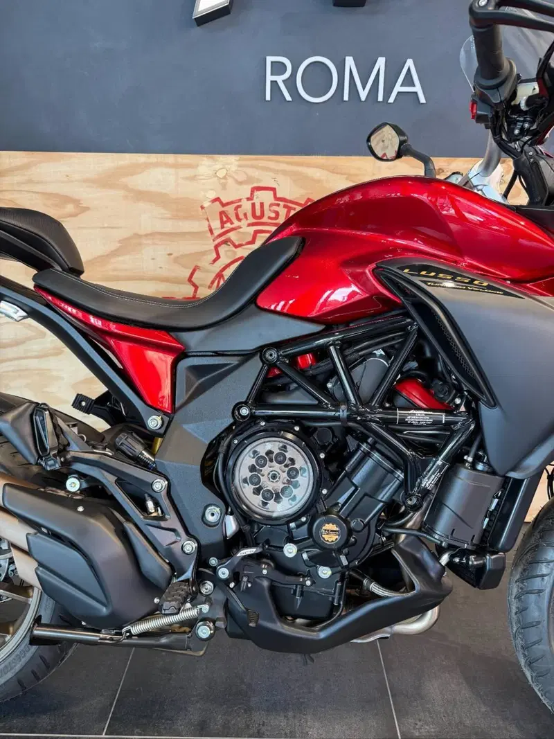 MV Agusta Turismo Veloce 800 Lusso SCS (2021 - 26) (7)