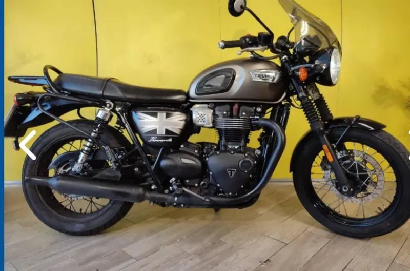Triumph Bonneville T100 Black (2017 - 20) (2)
