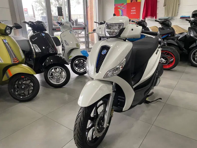 Piaggio Medley 125 S (2025 - 26) (4)