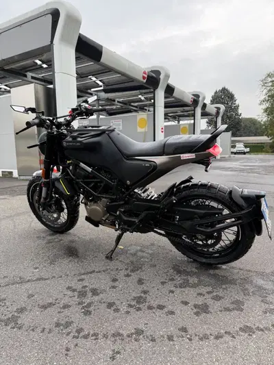 Husqvarna Svartpilen 125 (2021 - 23) usata