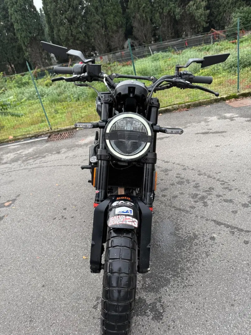 Husqvarna Svartpilen 125 (2021 - 23) (3)