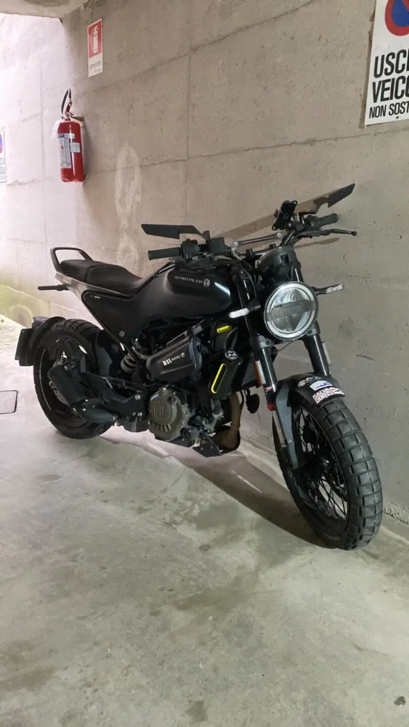 Husqvarna Svartpilen 125 (2021 - 23) (8)