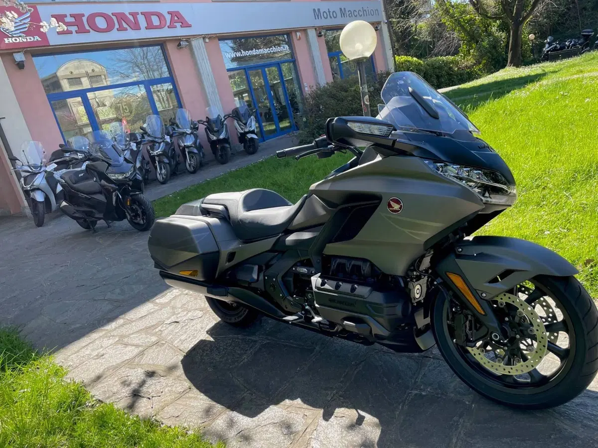 Honda GL 1800 Gold Wing 50° Anniversario (2025 - 26) (2)