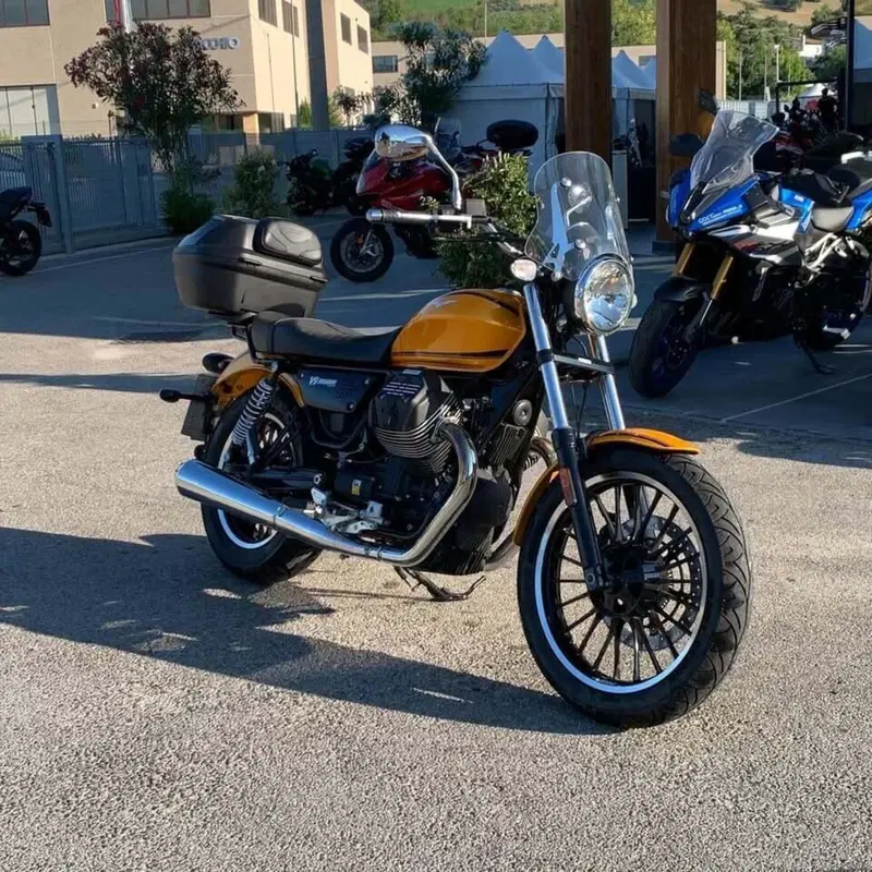 Moto Guzzi V9 Roamer (2016 - 18) (4)