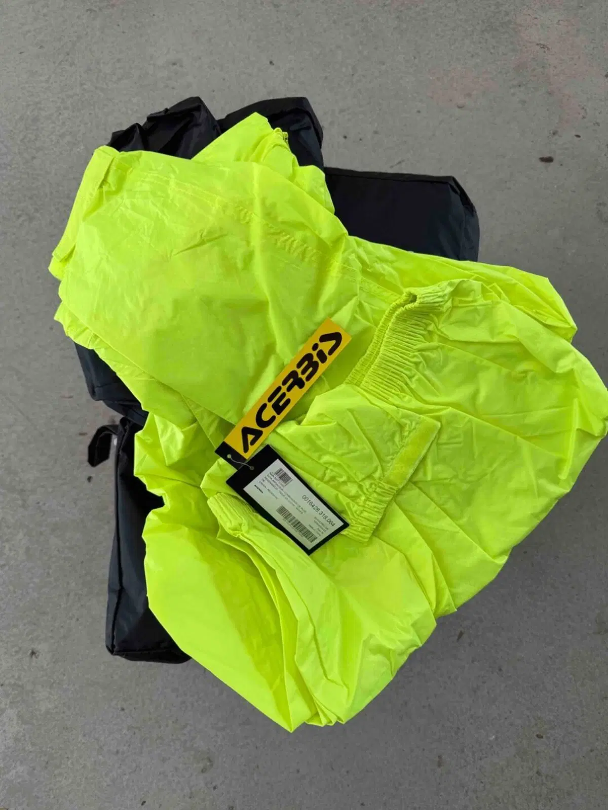 CASCHI MOTO, TUTE PIOGGIA & CARICA BATTERIA Caberg (3)