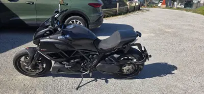 Ducati Diavel 1200 Carbon (2010 - 13) usata