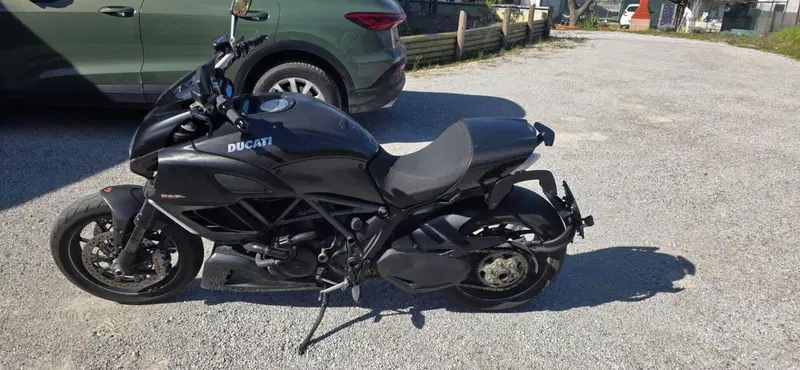 Ducati Diavel 1200 Carbon (2010 - 13)
