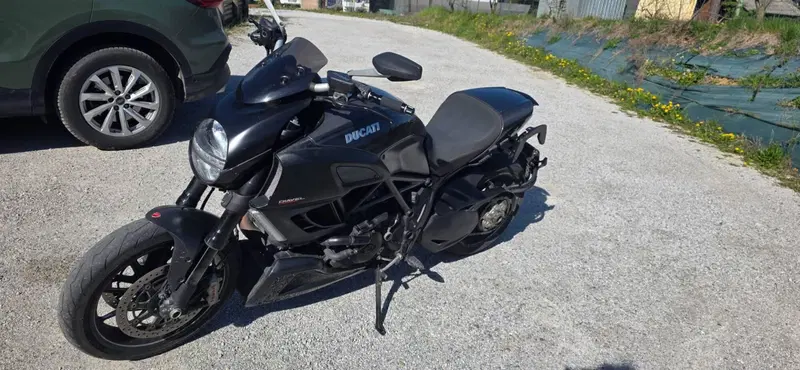Ducati Diavel 1200 Carbon (2010 - 13) (2)