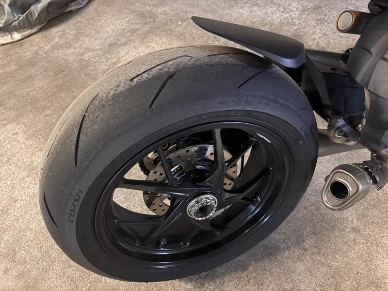 Ducati Streetfighter V4 (2023 - 24) (8)