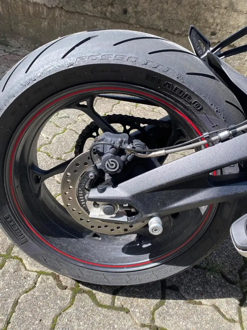 Triumph Street Triple R (2020 - 22) (5)