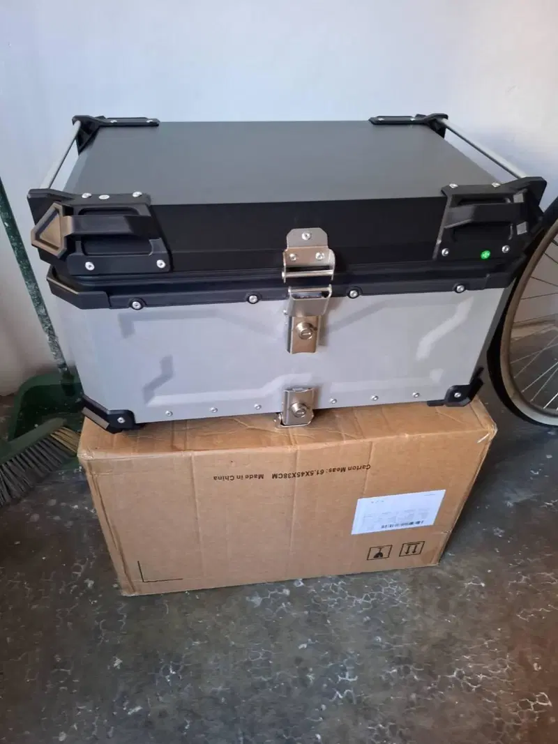 vendo bauletto 65 litri nuovi ancora imballato 100 %