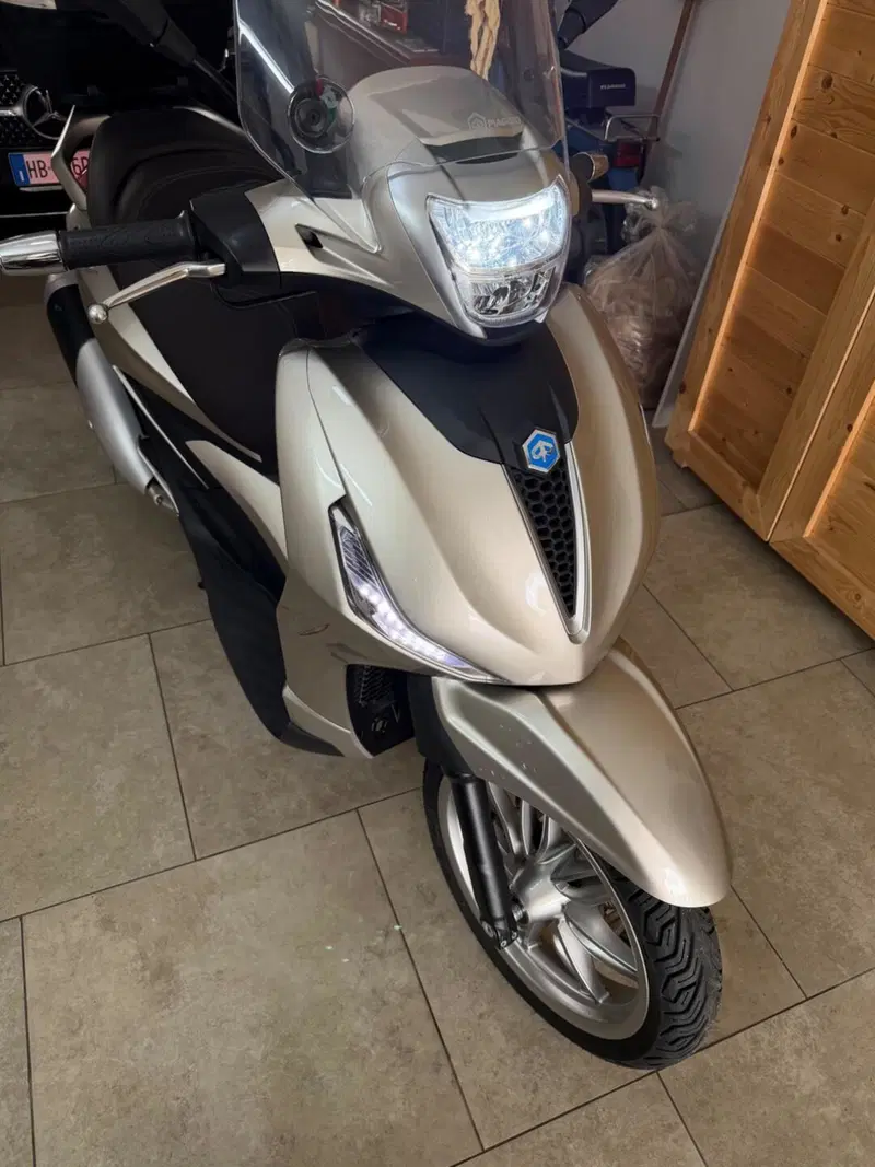 Piaggio Beverly 300 Hpe (2021)