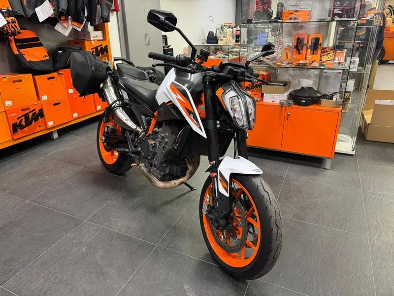 KTM 890 Duke R (2020) (9)
