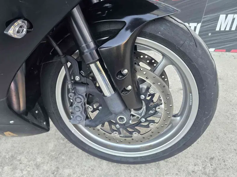 Yamaha YZF R1 (2009 - 11) (4)
