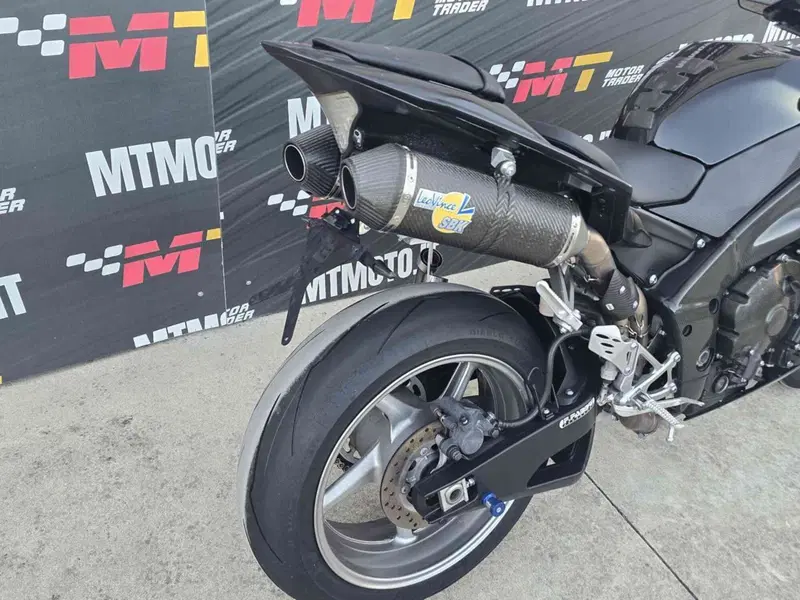 Yamaha YZF R1 (2009 - 11) (14)