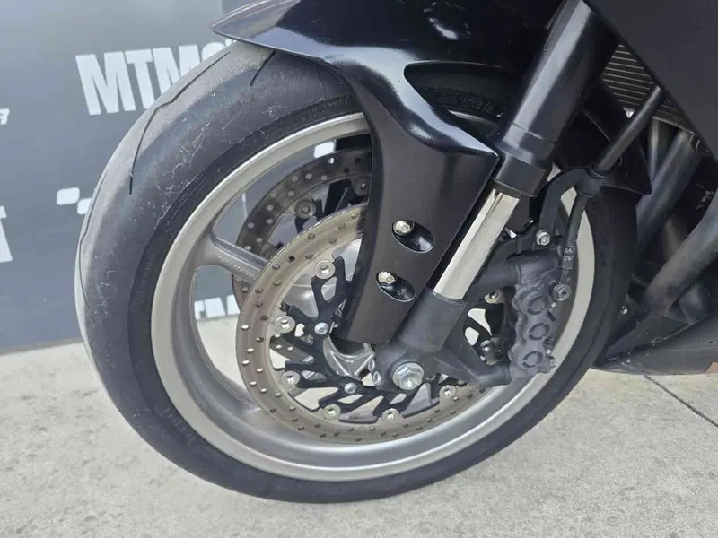 Yamaha YZF R1 (2009 - 11) (3)