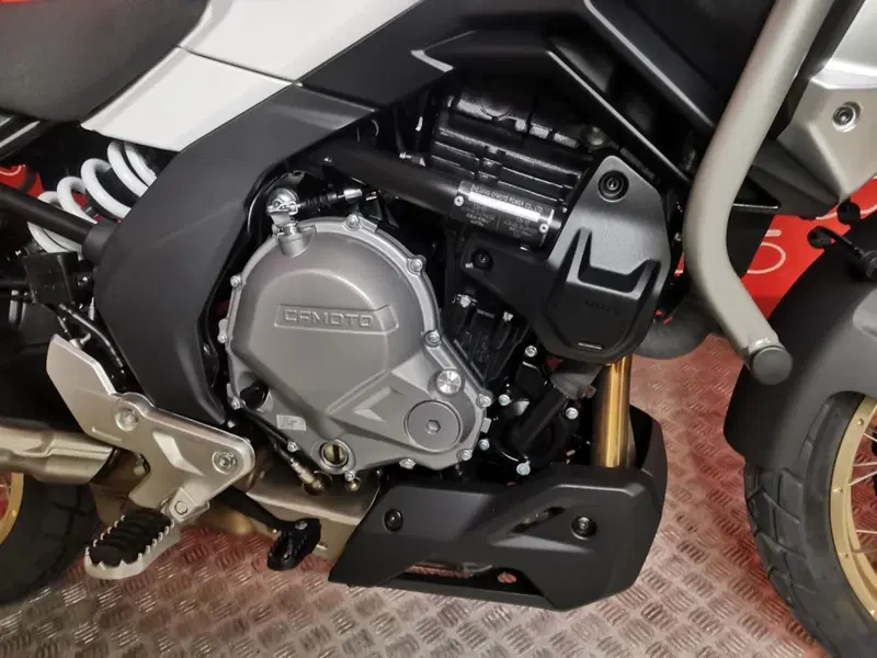 CFMOTO 700MT Adventure (2025 - 26) (6)