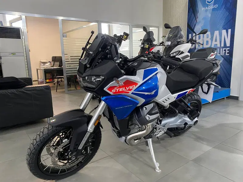 Moto Guzzi Stelvio Duecento Tributo (2025 - 26) (2)