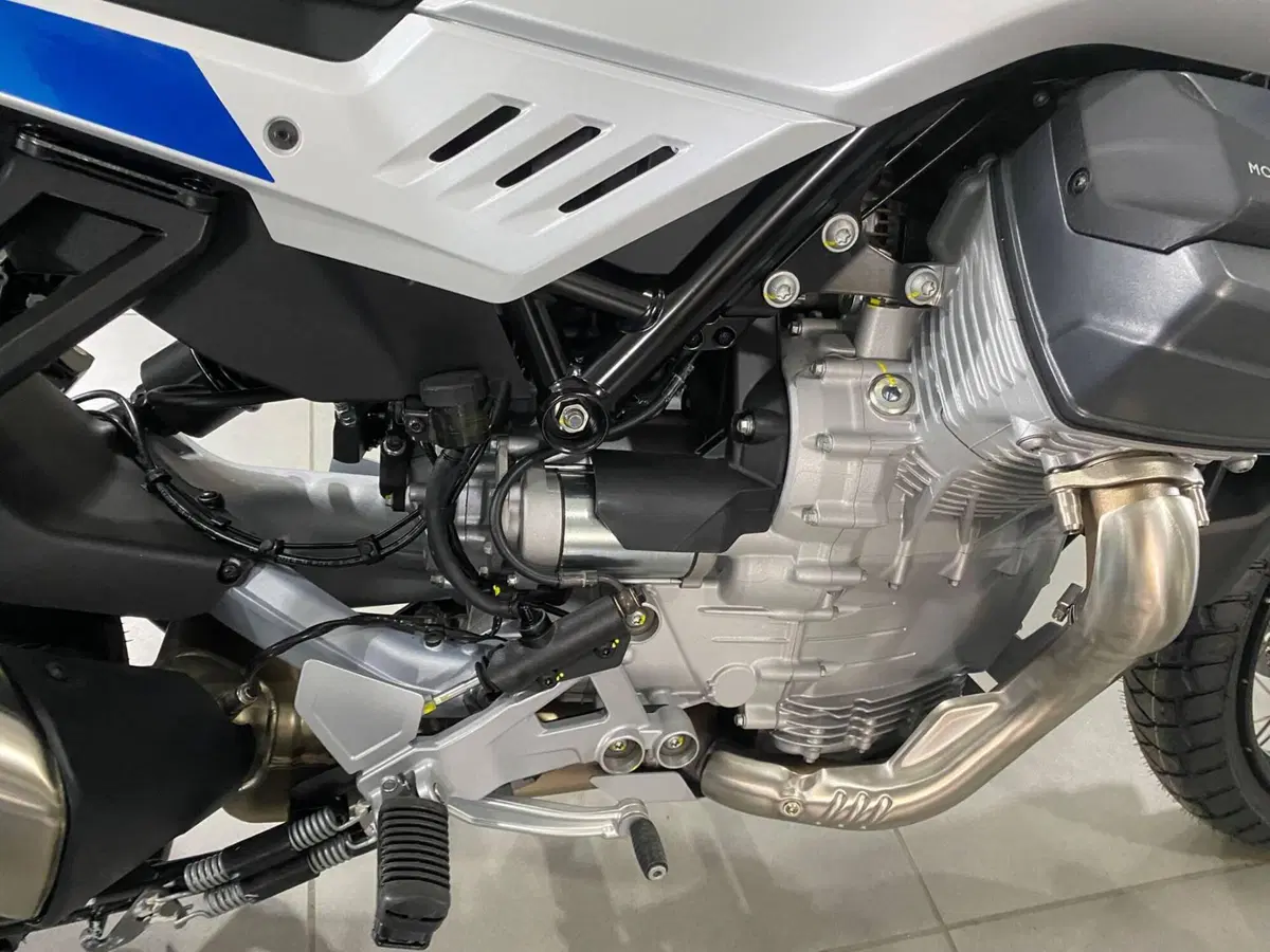 Moto Guzzi Stelvio Duecento Tributo (2025 - 26) (6)