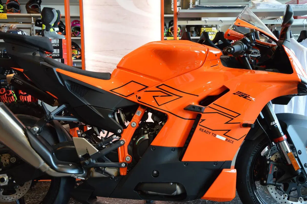 KTM 990 RC R (2026) (2)