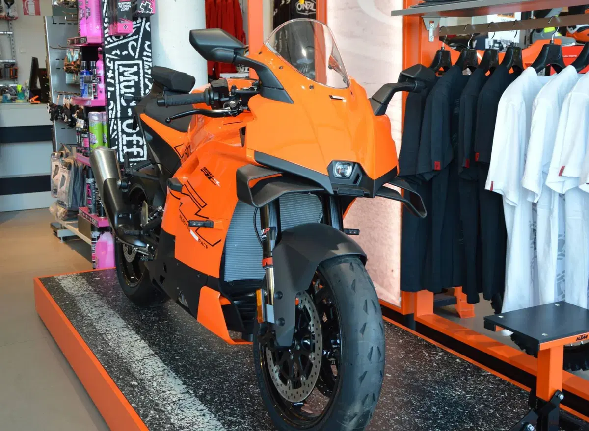 KTM 990 RC R (2026) (7)