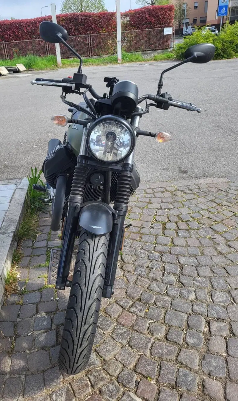 Moto Guzzi V7 III Stone (2017 - 20) (5)