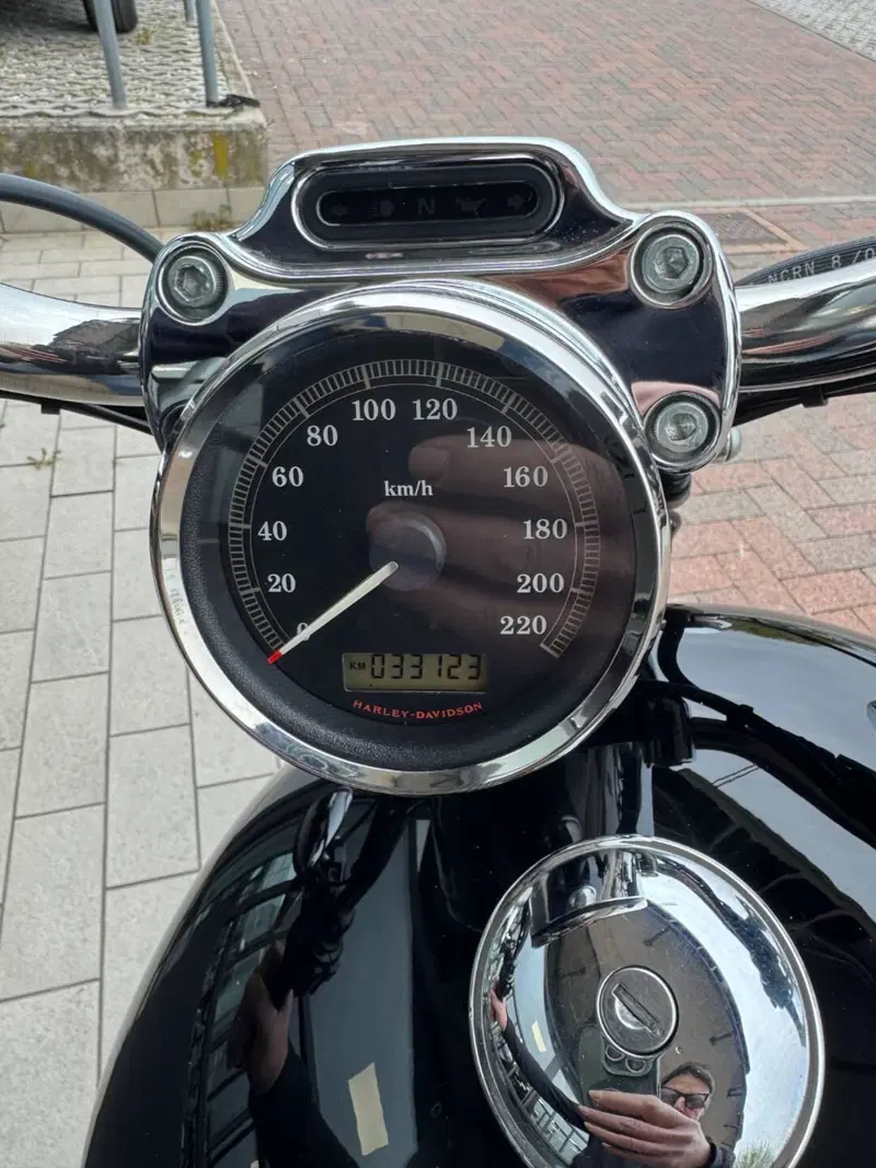 Harley-Davidson 883 Custom (2006 - 07) - XL 883C (3)