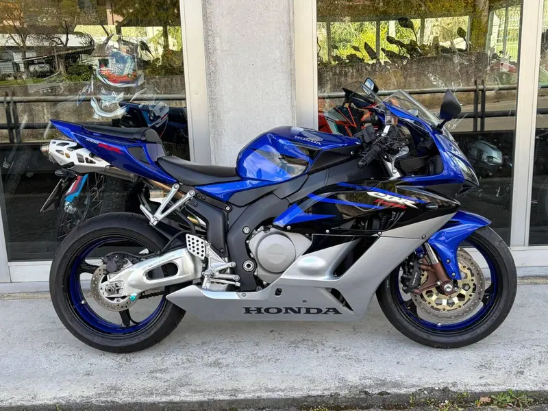 Honda CBR 1000 RR Fireblade (2004 - 05)