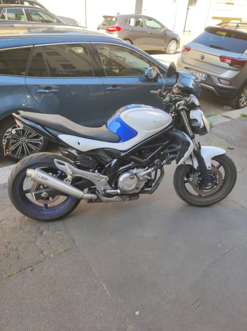 Suzuki Gladius 650 SFV ABS (2009 - 15) (2)