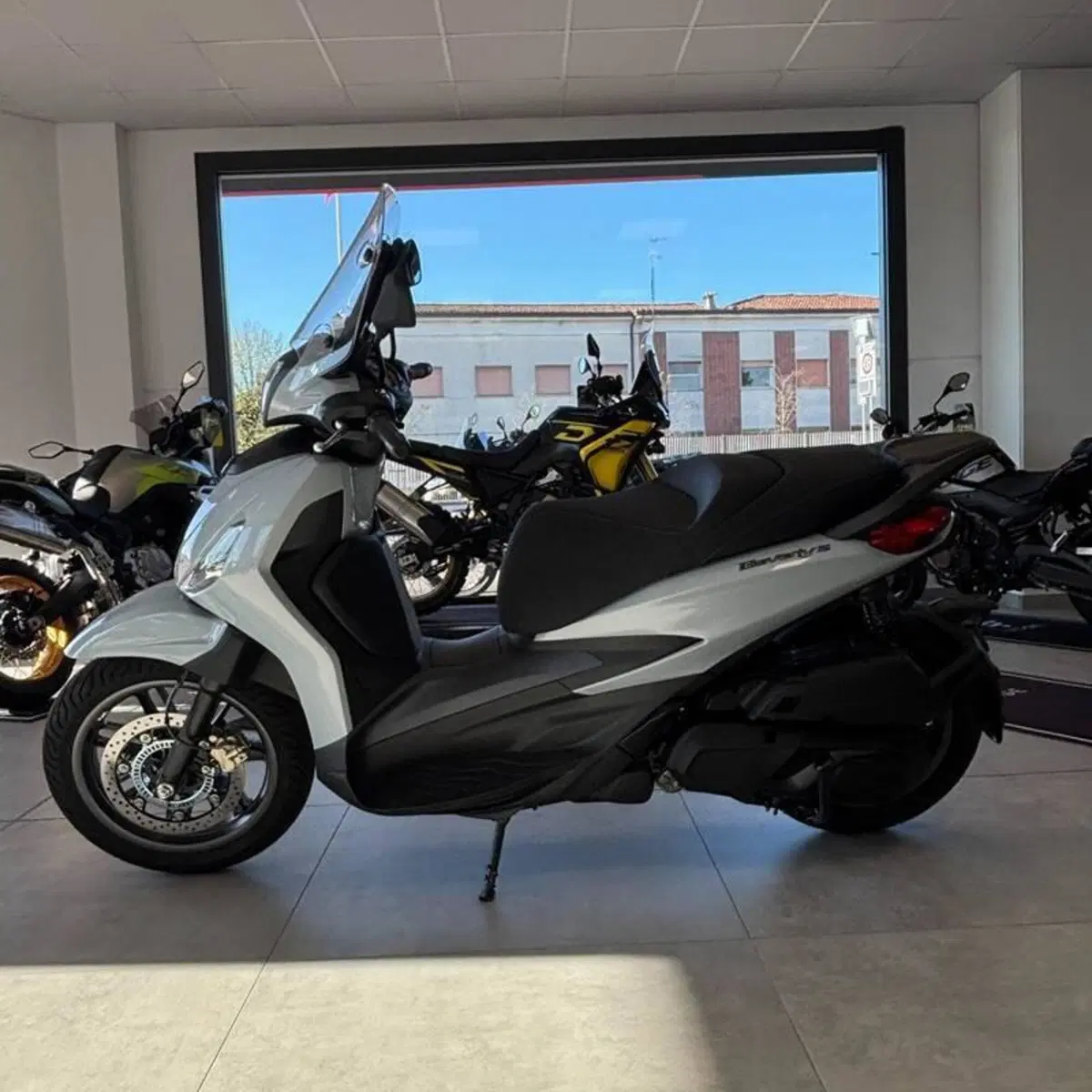 Piaggio Beverly 400 S (2025 - 26) (4)
