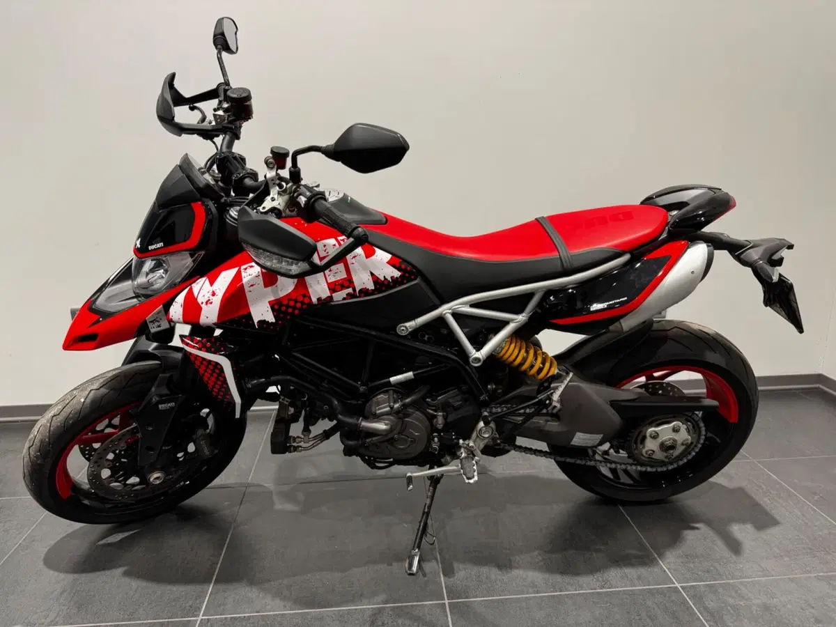 Ducati Hypermotard 950 RVE (2022 - 25) (2)