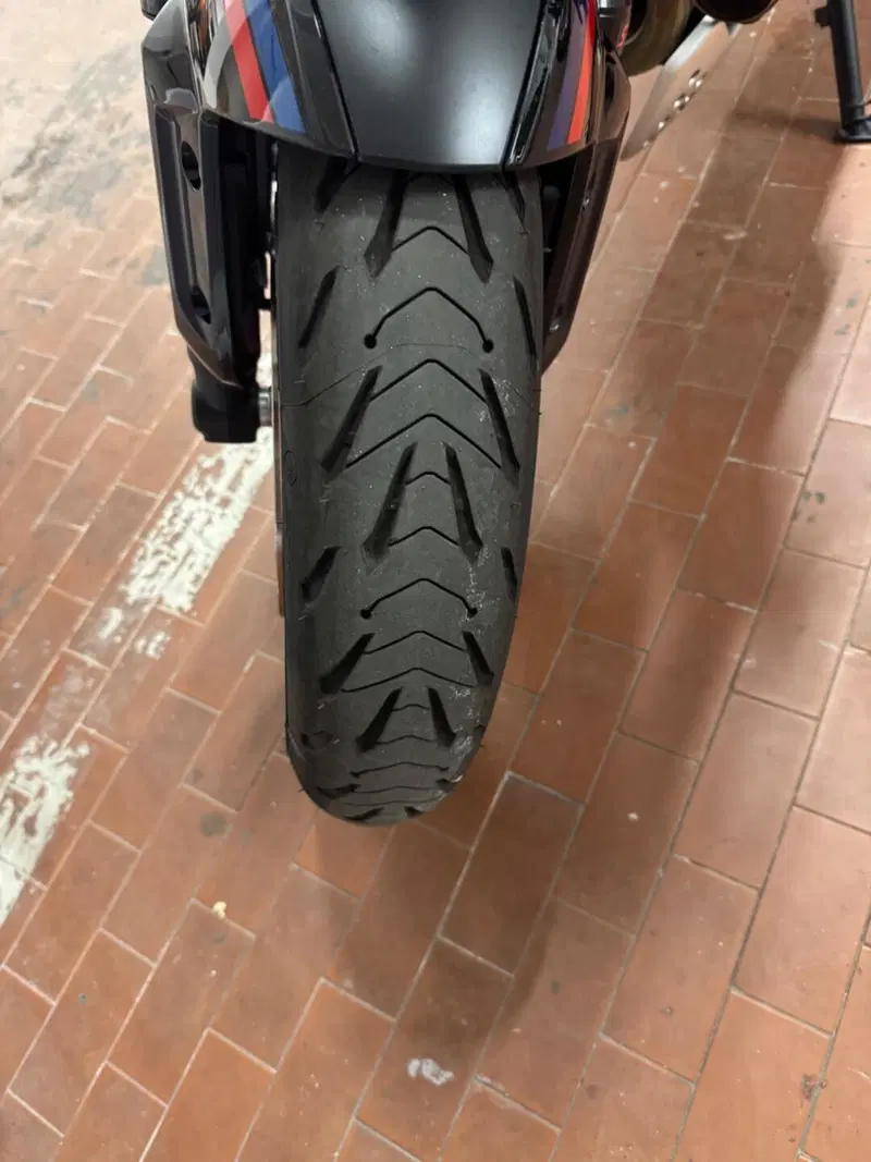 Triumph Trident 660 Triple Tribute Edition (2025 - 26) (8)