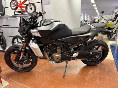 Husqvarna Svartpilen 801 (2024 - 26) nuova
