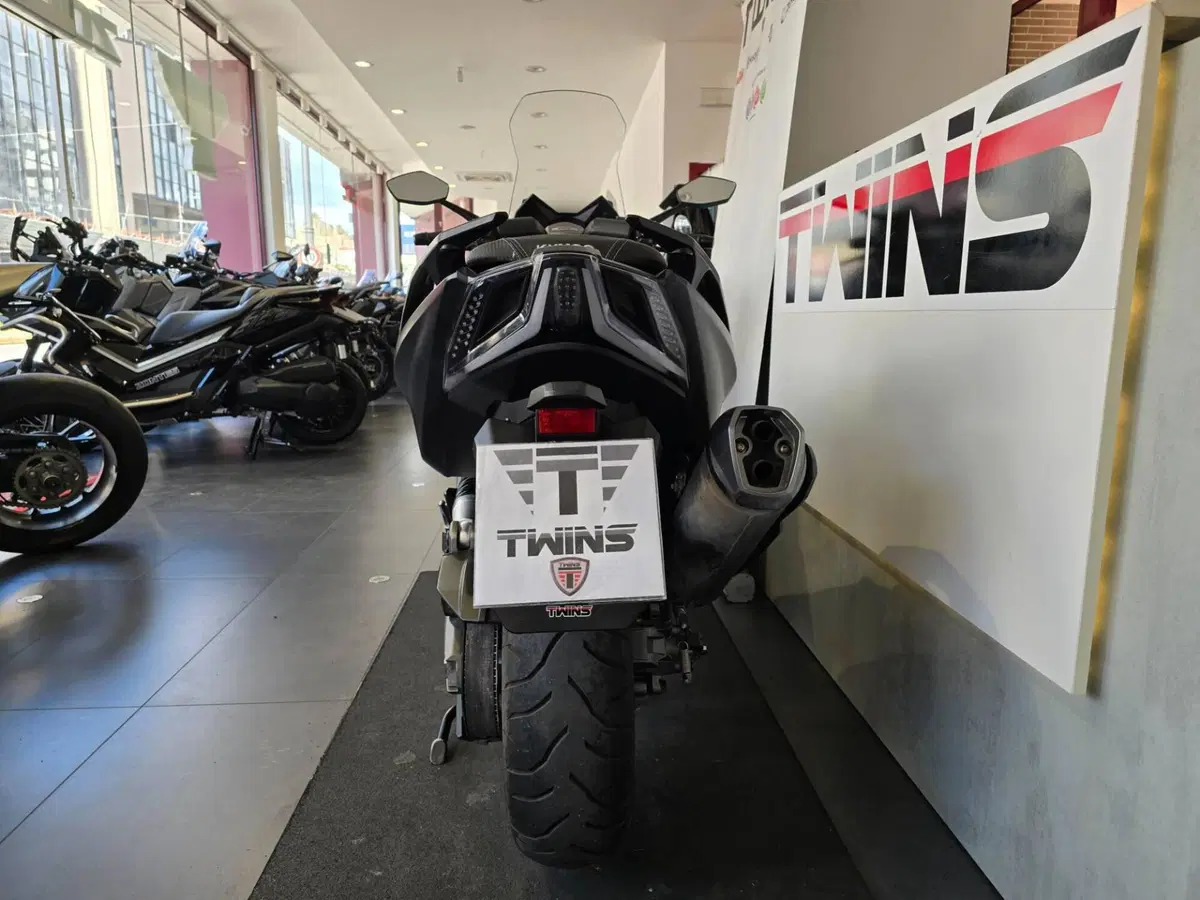 Kymco AK 550 ETS (2021 - 26) (7)