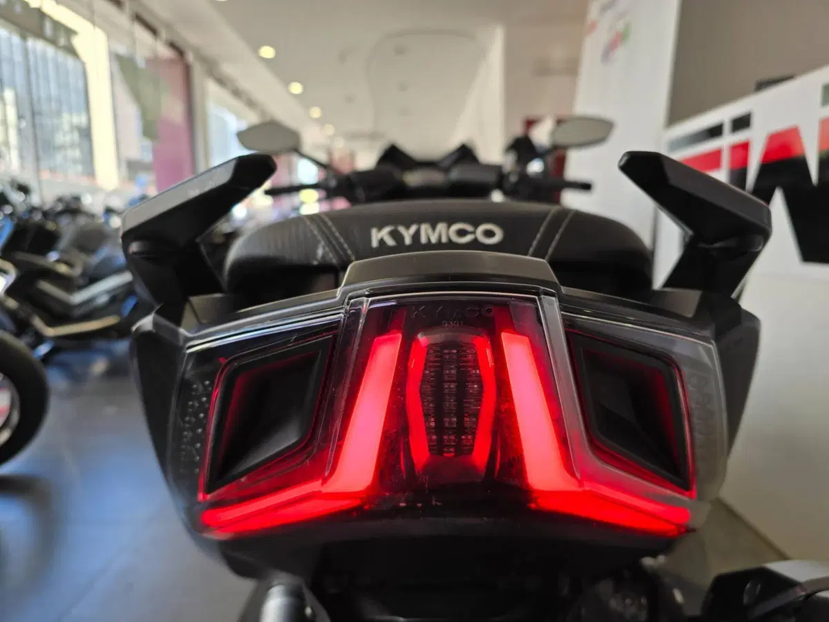 Kymco AK 550 ETS (2021 - 26) (9)