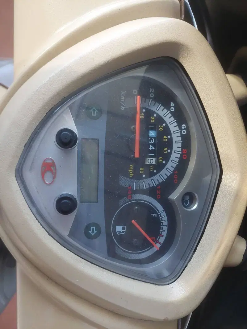 Kymco Agility 150 R16 (7)