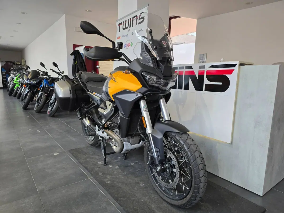 Moto Guzzi Stelvio (2024 - 26) (2)