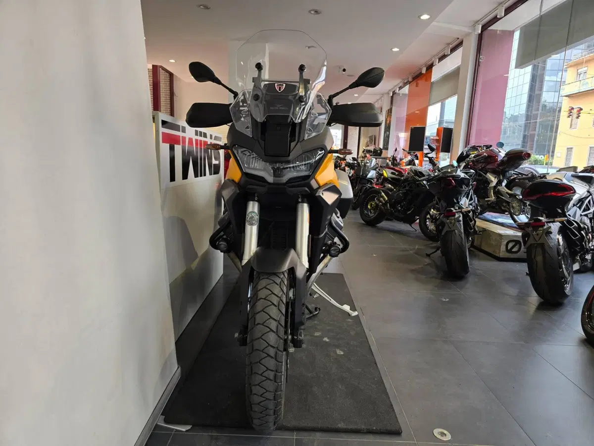 Moto Guzzi Stelvio (2024 - 26) (3)