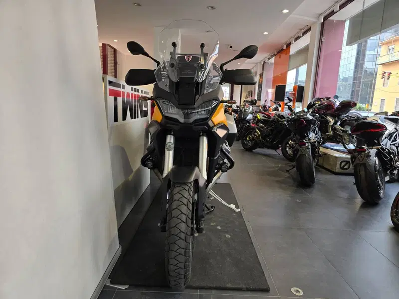Moto Guzzi Stelvio (2024 - 26) (3)