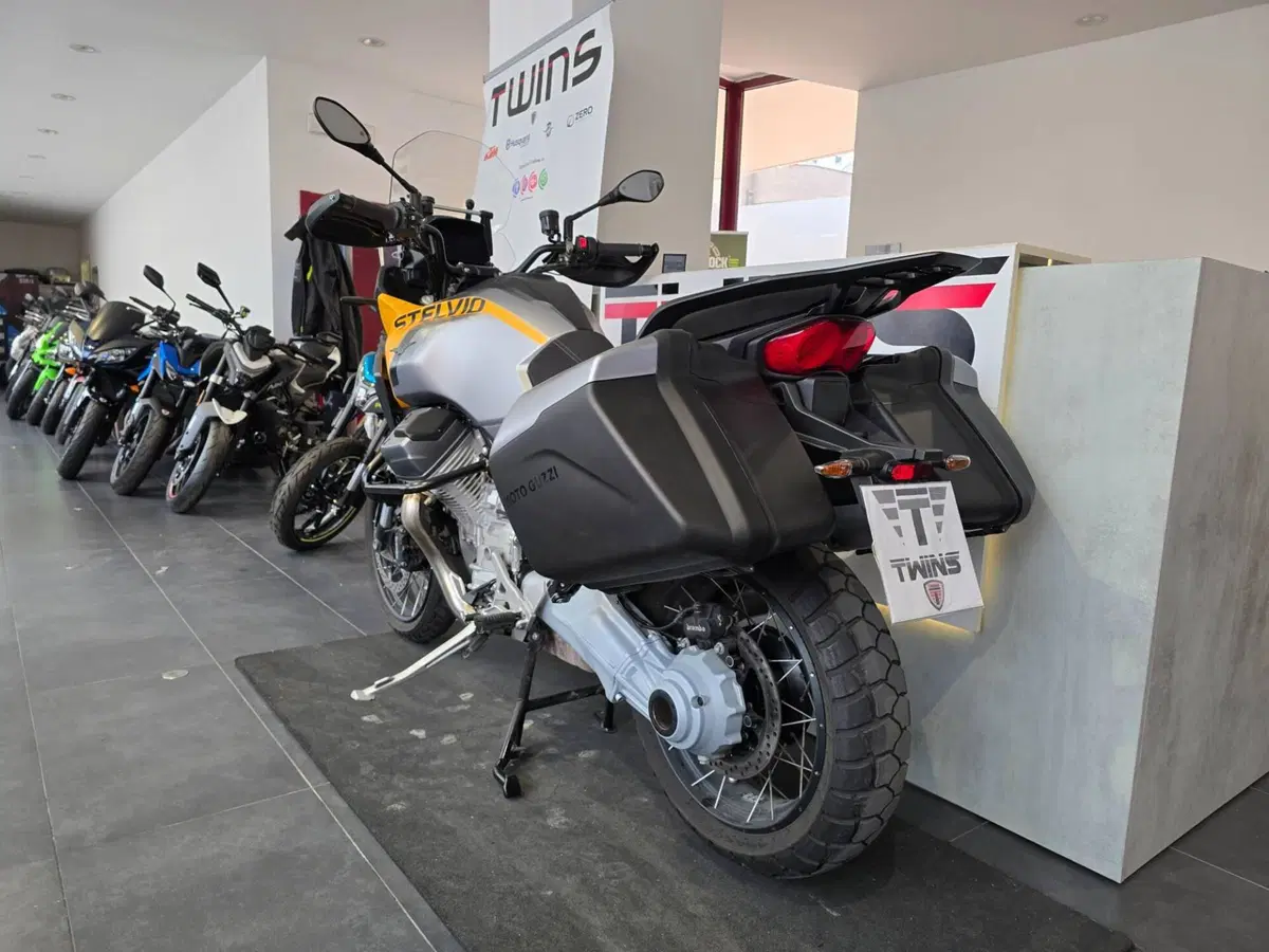 Moto Guzzi Stelvio (2024 - 26) (6)