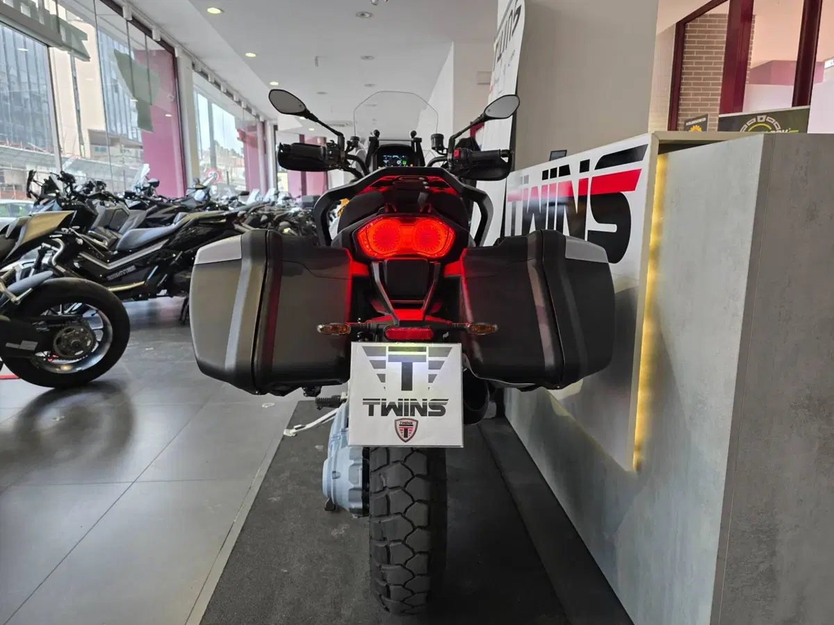 Moto Guzzi Stelvio (2024 - 26) (7)