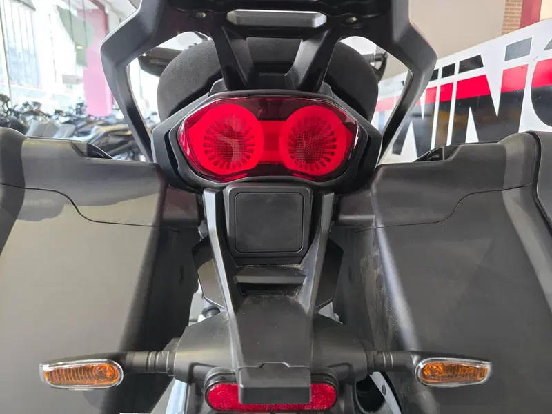 Moto Guzzi Stelvio (2024 - 26) (10)